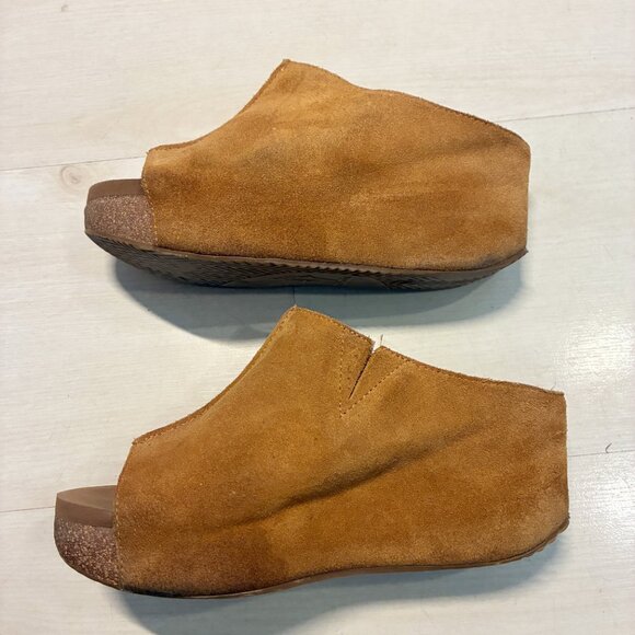 VOLATILE Women's Carrier Wedge Brown/Tan Sandal Size 6 - Picture 4 of 4